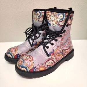 Yes We Vibe Shoes Paisley Print Peace Signs Combat Boots‎ Size 6